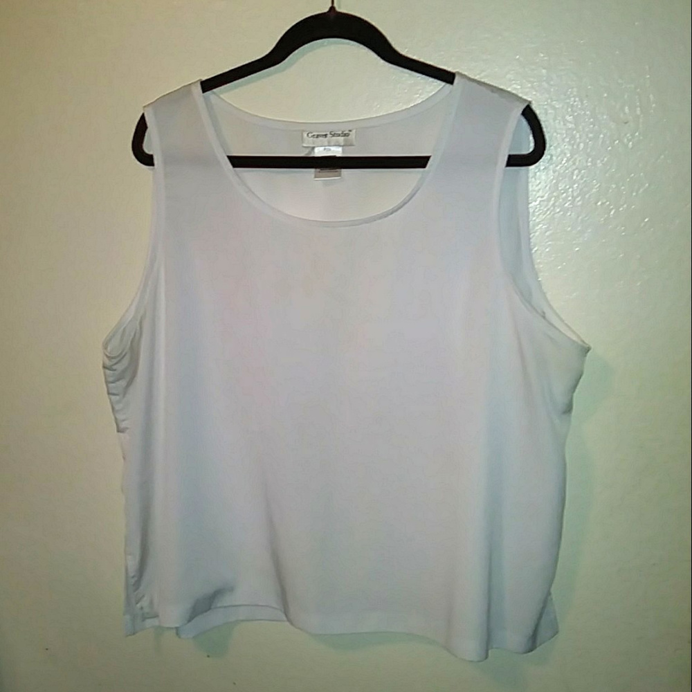 Graver Studio White Sleeveless tank Petite 2X